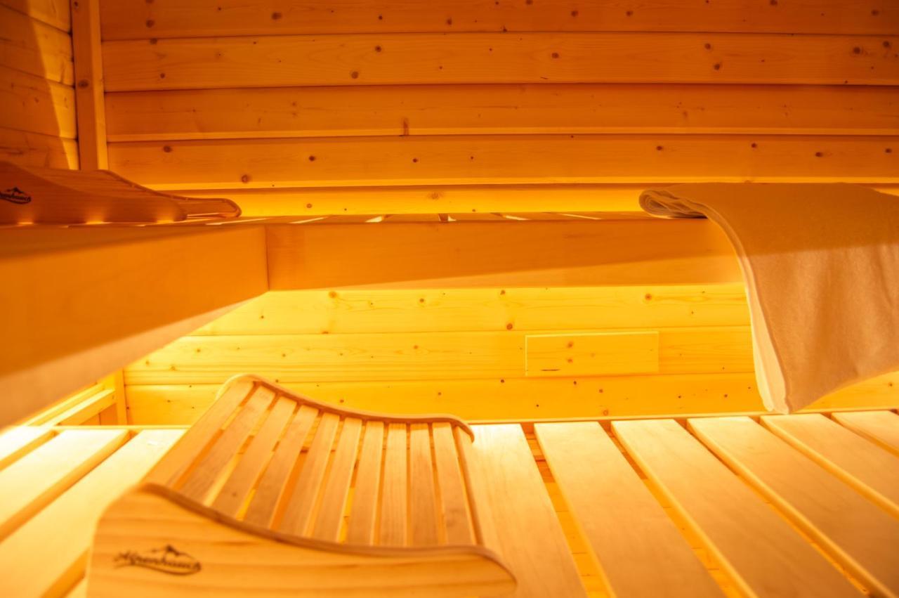 Wellnessoase Mitten In Der Wasserfallstadt Triberg Triberg im Schwarzwald Exterior photo