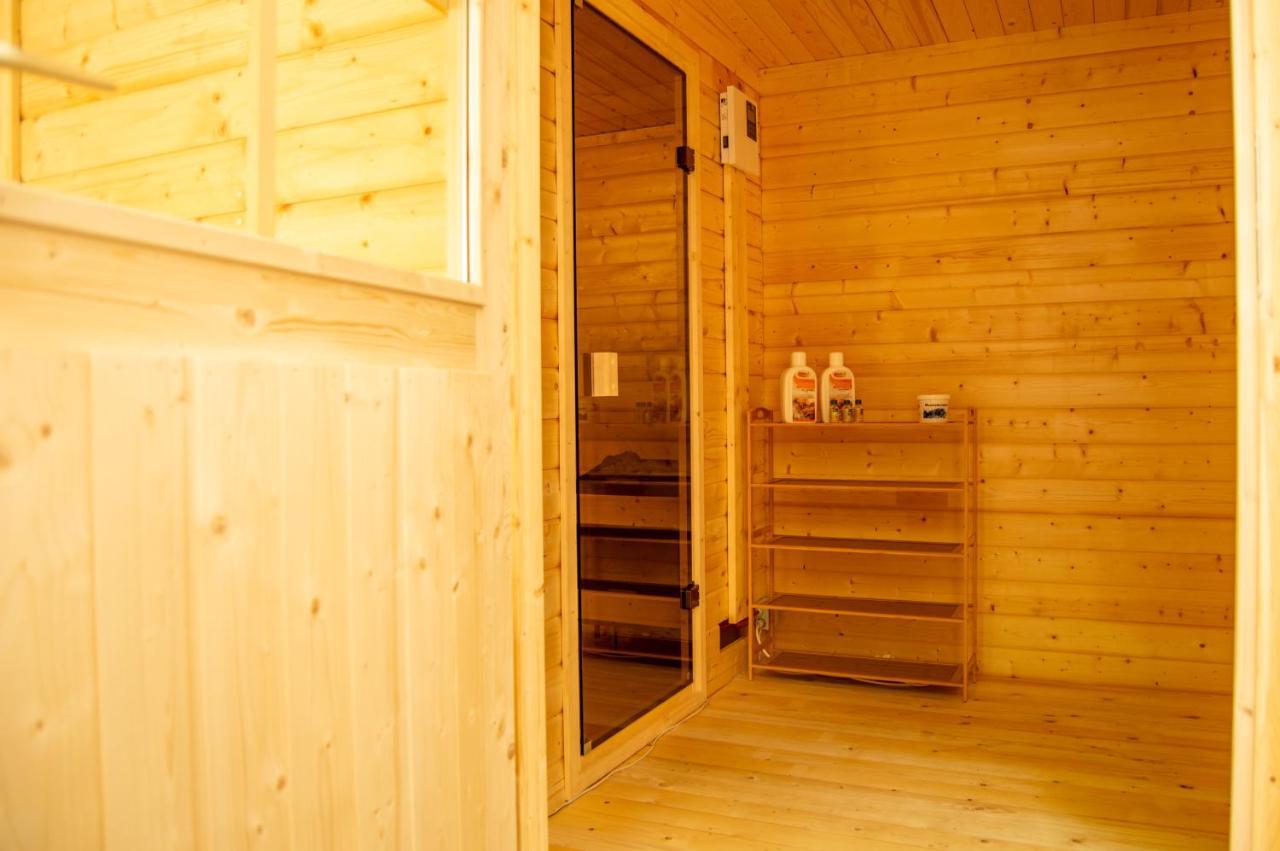 Wellnessoase Mitten In Der Wasserfallstadt Triberg Triberg im Schwarzwald Exterior photo
