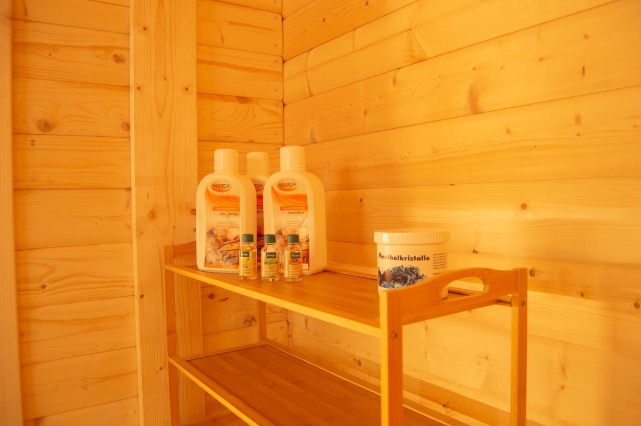 Wellnessoase Mitten In Der Wasserfallstadt Triberg Triberg im Schwarzwald Exterior photo